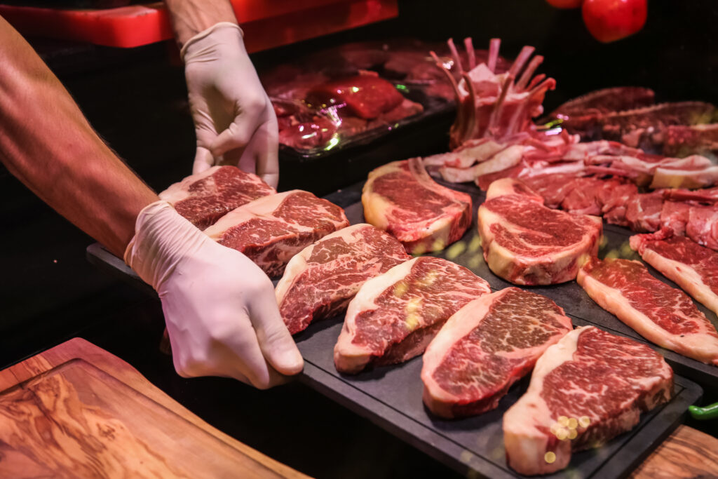 Cómo trabajan los proveedores de carne argentina